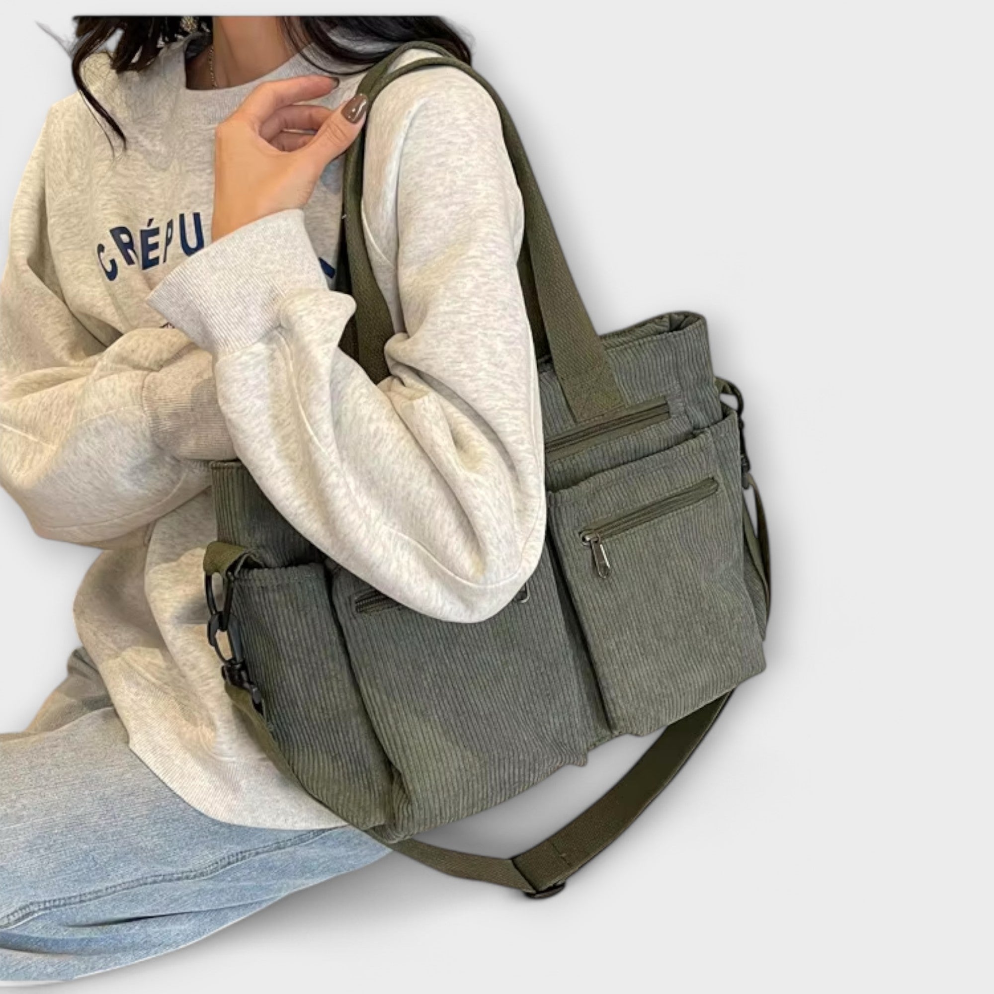 Maria. - Mala com vários bolsos